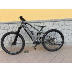 Vista laterale della E-MTB Torpado Thor 27,5" usata con batteria integrata da 720Wh.